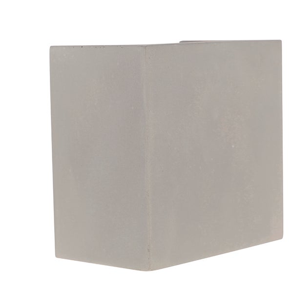 Quadratischer Pflanzkübel aus Beton