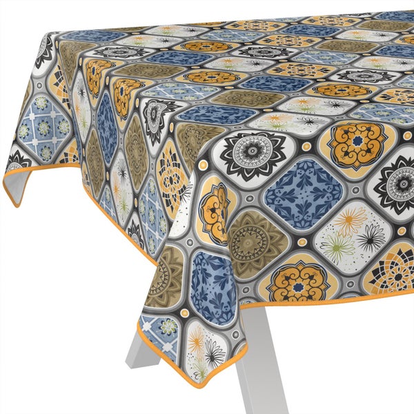 Abwaschbare Tischdecke mit buntem Ornament-Muster in Kachel-Optik und Paspelsaum.