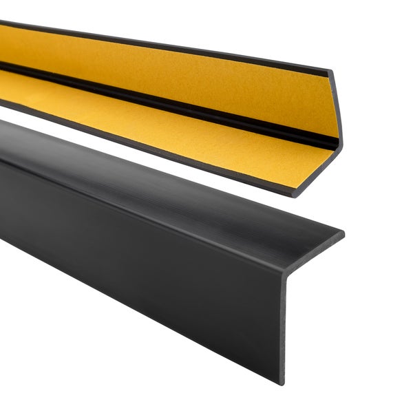 Schwarzes Kantenschutzprofil mit Klebestreifen