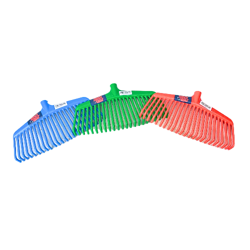 Drei Gartenrechen aus Kunststoff