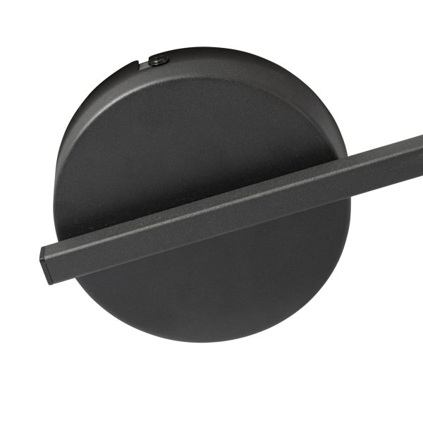 Detailansicht einer schwarzen Wandleuchte mit runder Basis und linearem Arm