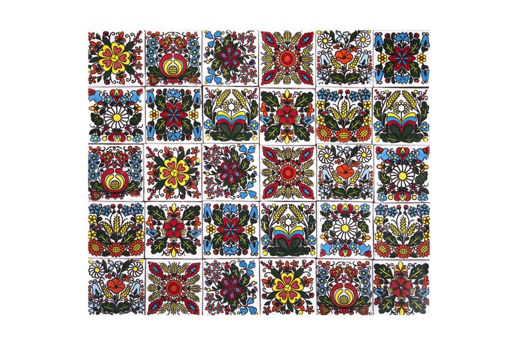 Fliesen mit floralen Mustern