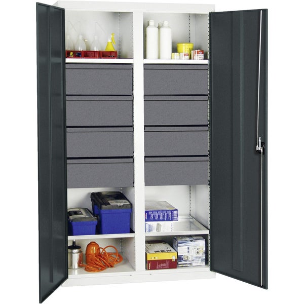 Im Bild ist ein Goldligusterstrauch im Garten zu sehen.