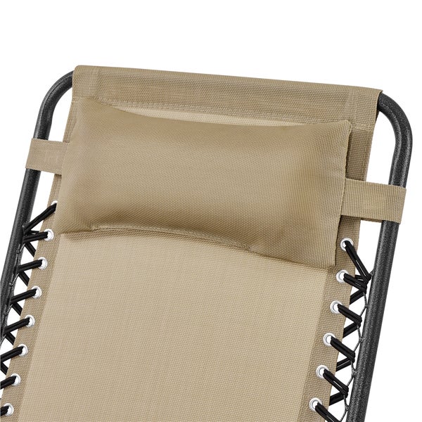 Nahaufnahme der Kopfstütze eines Gartenstuhls aus Textilgewebe mit Metallrahmen und elastischer Schnürung.