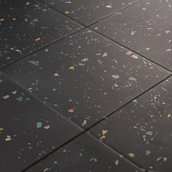 Quadratische Fliesen mit Terrazzo Optik in Steinoptik für Wand und Boden im Innenbereich