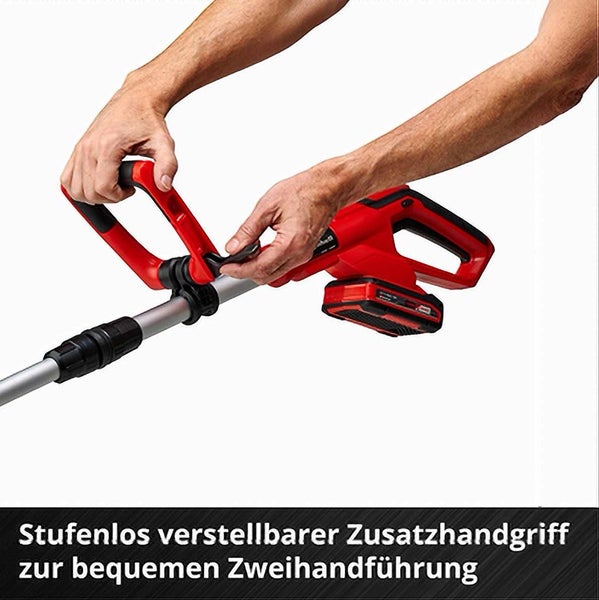 Hände verstellen den stufenlos verstellbaren Zusatzhandgriff eines Akku Rasentrimmers für eine bequeme Zweihandführung.