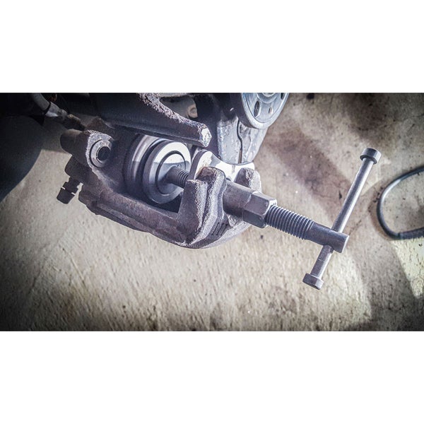 Bremskolbenrücksteller im Einsatz an einer Bremsanlage