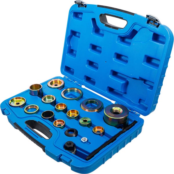 Werkzeugsatz mit Buchsen und Adaptern in einem blauen Koffer