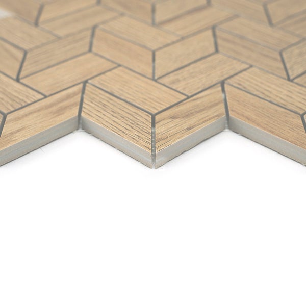 Mosaikfliesen in Holzoptik mit Fischgrätmuster für Wand und Boden