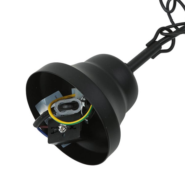 Innenansicht einer schwarzen Hängelampe mit Verkabelung und Kette.