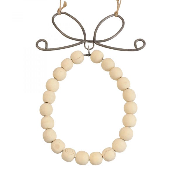 Dekorative Fensterdekoration mit Holzkugel-Ei und Metallbügel