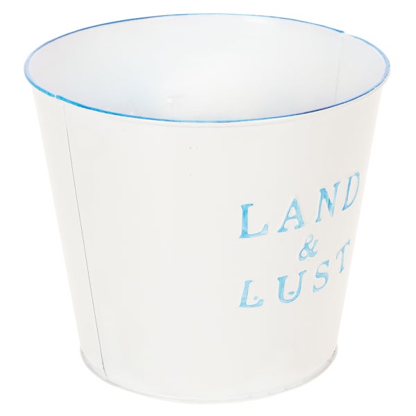 Weißer Blumentopf aus Metall mit blauem Schriftzug Land und Lust.