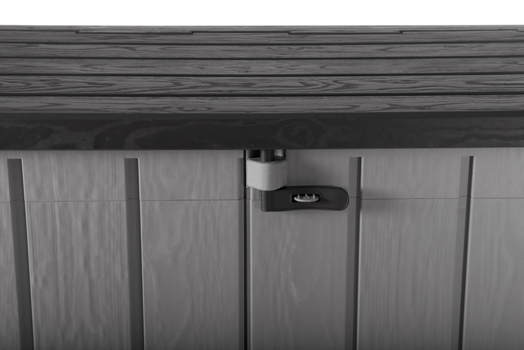 Drei Rollen unterschiedlicher Größe aus Metall