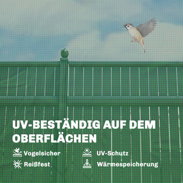 Grünes Schutznetz für Zäune mit UV-Schutz, vogelsicher, reißfest und wärmespeichernd.