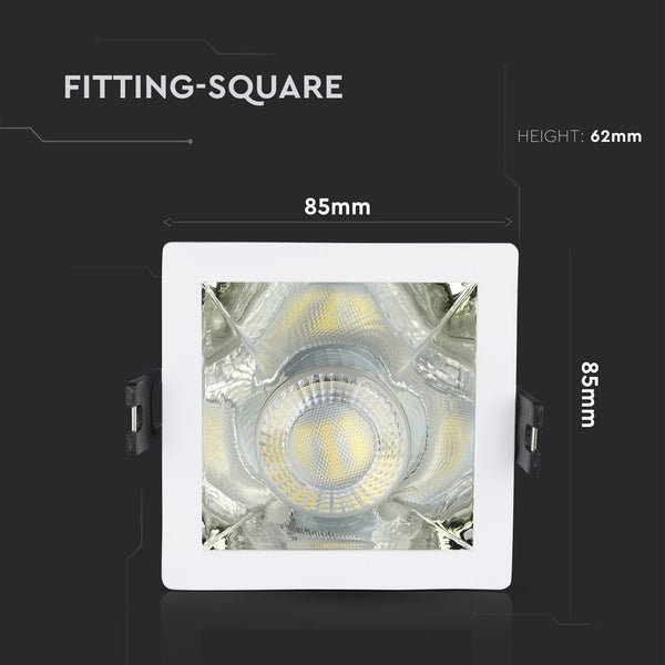 Quadratischer Einbaustrahler, Maße 85 Millimeter mal 85 Millimeter, Höhe 62 Millimeter.