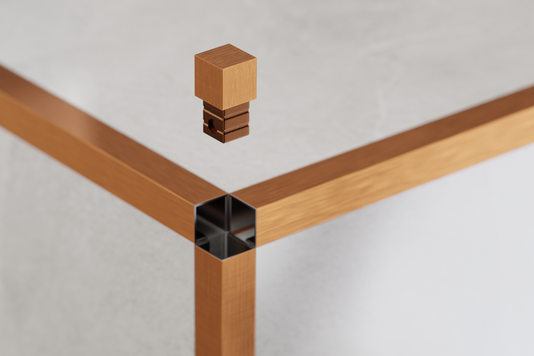 Detailansicht eines Metallprofils mit einem passenden Abschlussstück