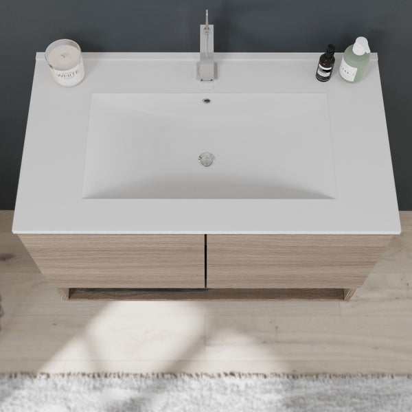 Waschtischunterschrank mit Waschbecken, Armatur und Accessoires auf Ablage