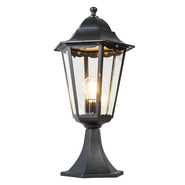 Schwarze Außen-Sockelleuchte im klassischen Laternen-Stil mit klarem Glas.