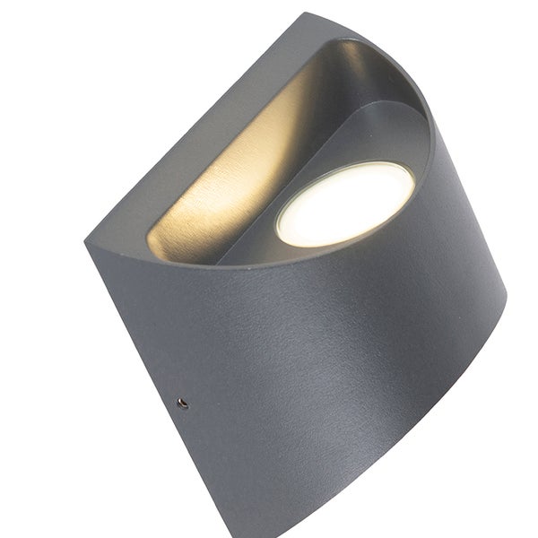 Moderne Außenwandleuchte in Anthrazit mit halbrunder Form und nach unten gerichtetem Licht.