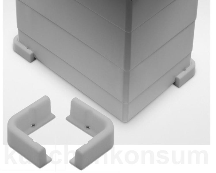 Eckenschutz aus Kunststoff für Behälter und Transportboxen, grau.