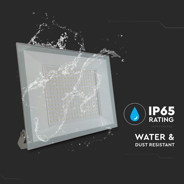 LED-Flutlichtstrahler mit Wasserspritzer und IP65-Schutzart gegen Wasser und Staub