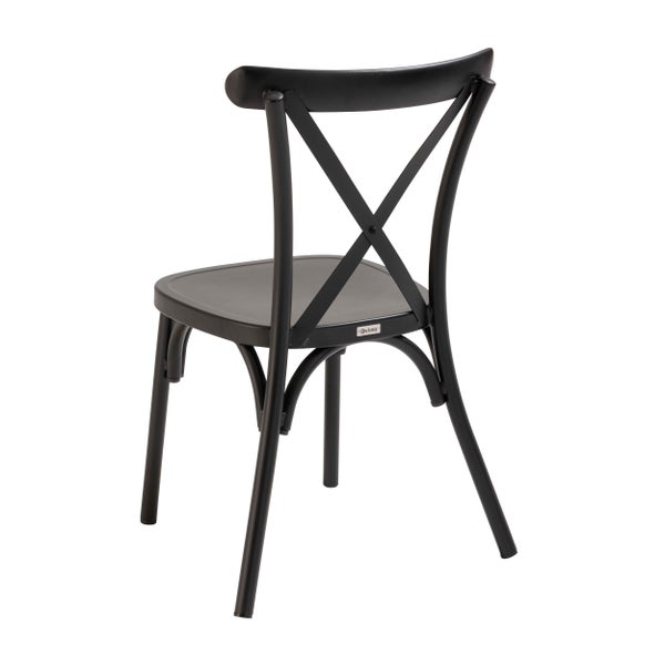 Schwarzer Stuhl mit Kreuzrückenlehne und geschwungenen Beinen im Bistro-Stil.