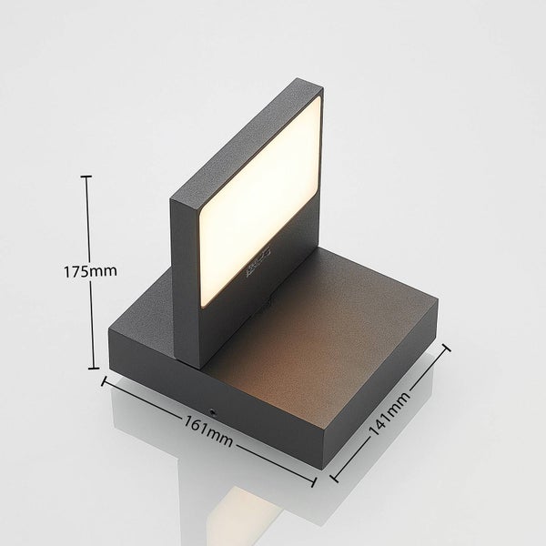 Moderne LED-Außenwandleuchte in Anthrazit, Höhe 175 Millimeter, Breite 161 Millimeter, Tiefe 141 Millimeter.