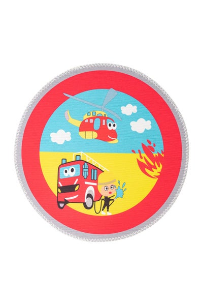 Runder Kinderteppich mit Feuerwehrmotiv, Feuerwehrwagen, Hubschrauber und Feuerwehrmann.