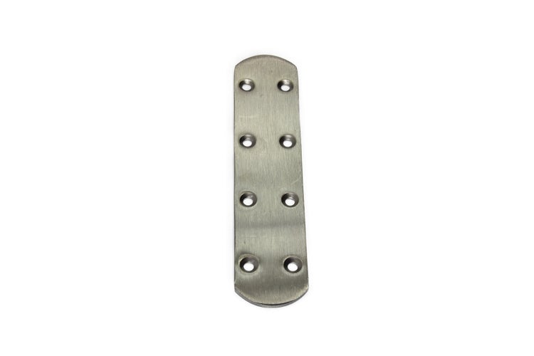 Gerader Lochverbinder aus Metall mit acht Senkbohrungen für die Holzverbindung