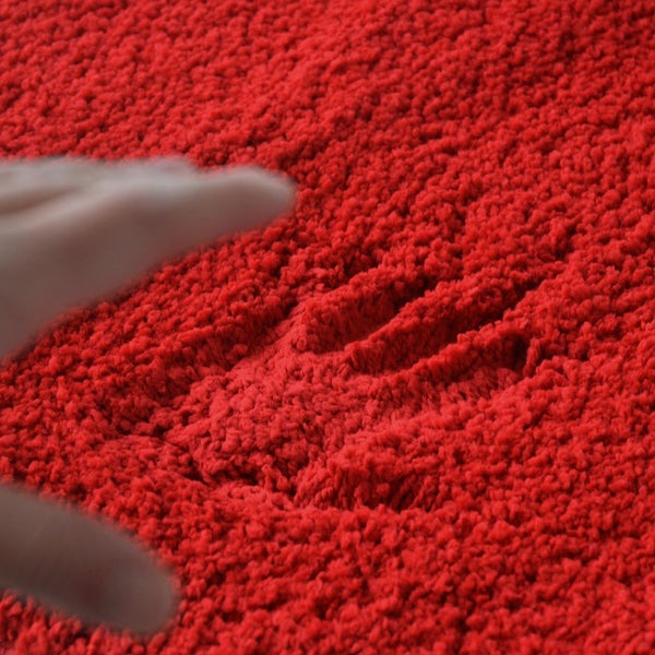 FLOORDIREKT Badematte Sky Soft - Reckteckig - Rutschhemmende Rückseite - Rot - 80 x 150 cm