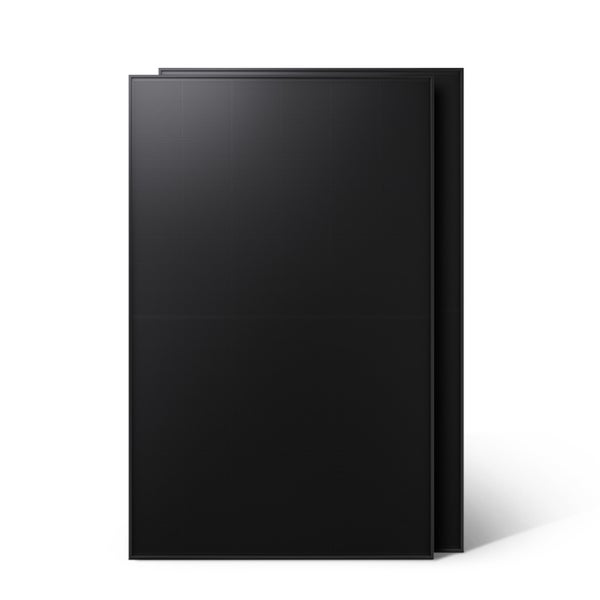 Zwei schwarze Full Black Solarmodule für Photovoltaikanlagen in rechteckiger Form.