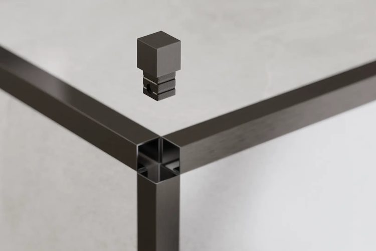 Detailansicht eines Möbelrahmens mit quadratischem Profil und Eckverbindung