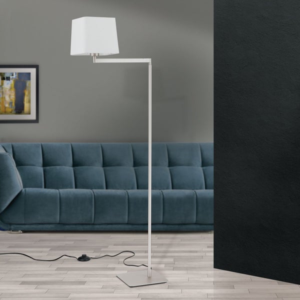Stehlampe mit rechteckigem Lampenschirm im Wohnzimmer