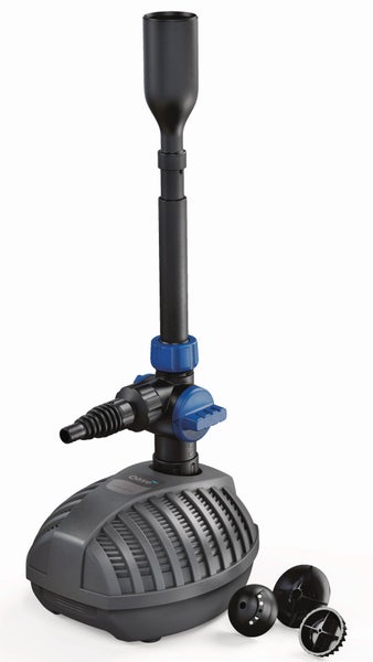 Oase Wasserspielpumpe aus Kunststoff mit Teleskopverlängerung, verschiedenen Düsenaufsätzen und regulierbarem Abgang.