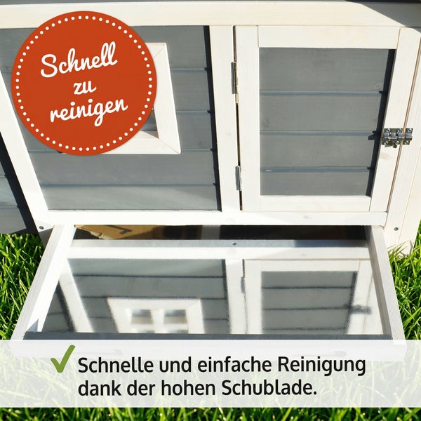 Kleintierstall aus Holz mit einer hohen, herausziehbaren Schublade für eine schnelle und einfache Reinigung.