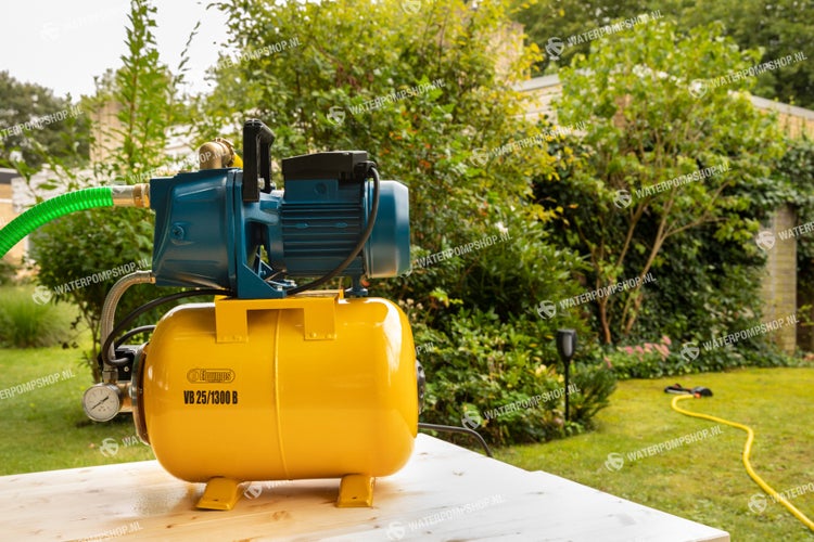 Hauswasserwerk mit Druckschalter und Manometer für die Gartenbewässerung