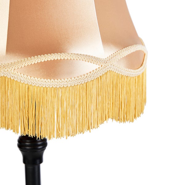 Lampenschirm aus Satin mit dekorativer Borte und langen Fransen.