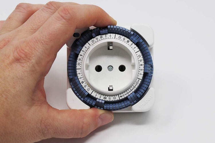 Theben 0270930 theben-Timer 27 mit Wochenprogramm - analoge Zeitschaltuhr für den Innenbereich, Steckdosen-Schaltuhr, Zeitprogrammstecker