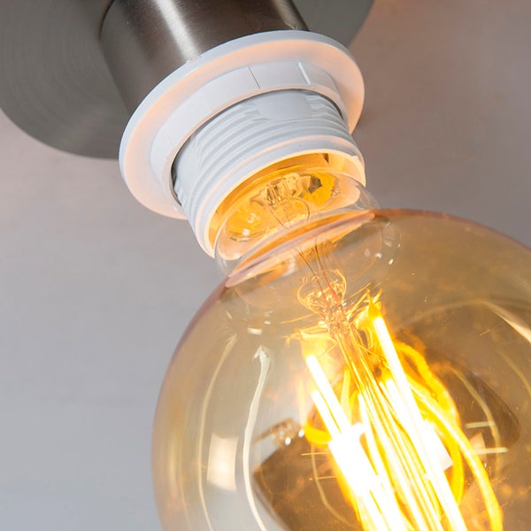 Nahaufnahme eines LED-Filament-Leuchtmittels mit warmweißen Leuchtfäden in einer weißen Kunststofffassung.