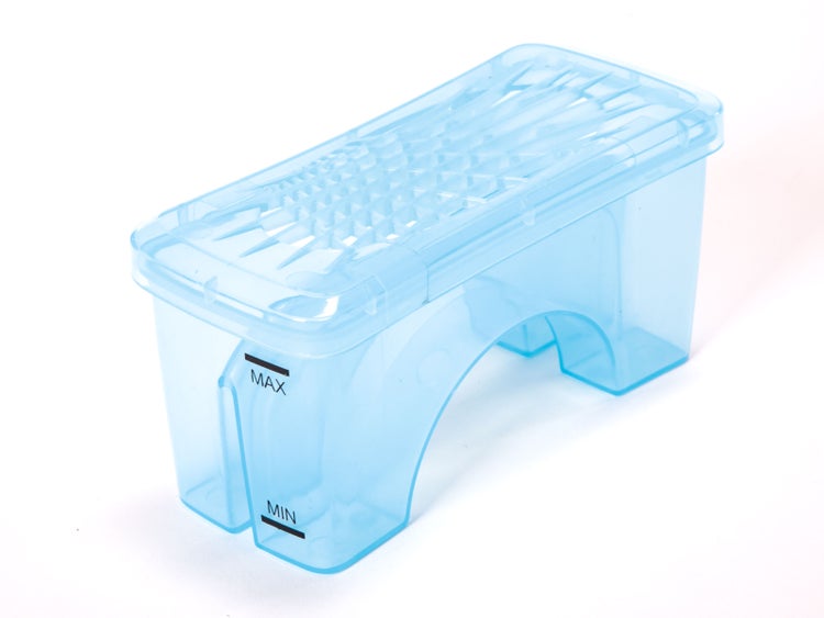 Feuchtigkeitsentziehersystem aus Kunststoff mit Maximum- und Minimum-Markierung