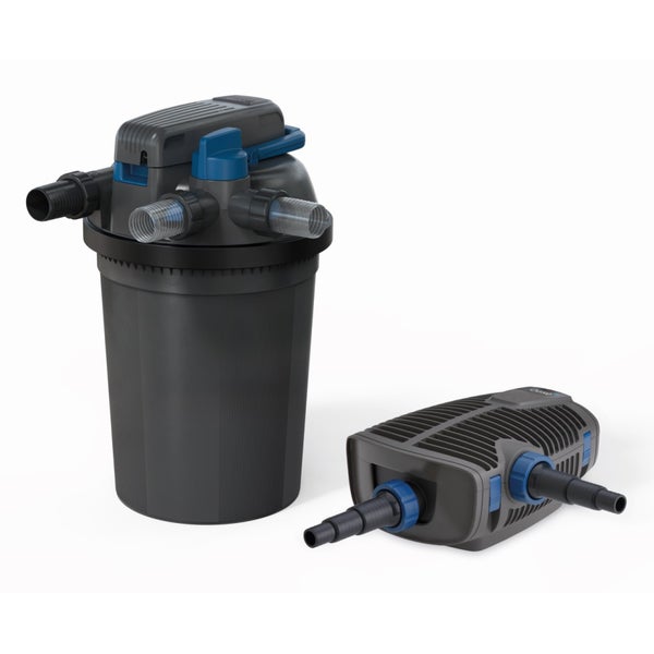 Oase Teichfilter-Set FiltoClear bestehend aus einem grauen Druckfilter und einer Teichpumpe aus Kunststoff.