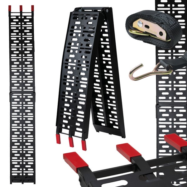 Klappbare Auffahrrampe aus perforiertem Metall, inklusive Spanngurt mit Haken und rutschhemmender Oberfläche.