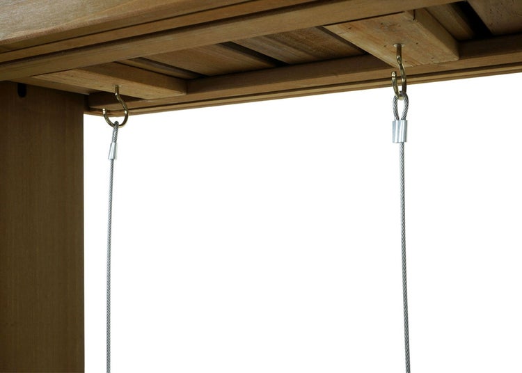 Zweistöckiges Hochbeet aus FSC-zertifiziertem Tannenholz mit zwei Pflanzkästen, Rankseilen aus Metall und Pflanzfolien.