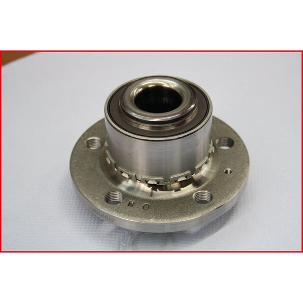 Radnabenlager aus Metall mit Befestigungslöchern