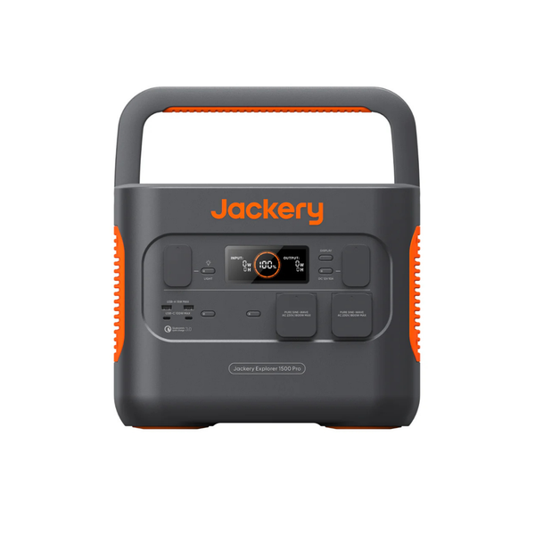 Tragbare Powerstation Jackery Explorer 1500 Pro mit Tragegriff, Digitalanzeige und verschiedenen Anschlüssen für die mobile Stromversorgung.