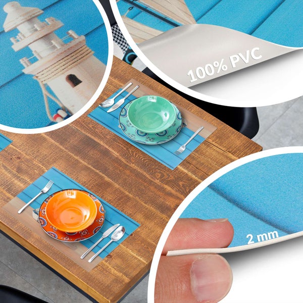 Platzset mit maritimem Leuchtturm-Motiv auf Holztisch, Material aus 100 Prozent PVC und 2 Millimeter Dicke.