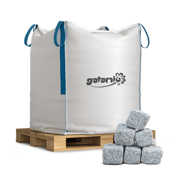 Galamio Granit-Pflastersteine im Big Bag auf einer Holzpalette.
