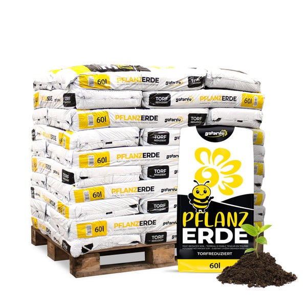 Galamio Pflanzerde torfreduziert, 60 Liter pro Sack, auf Palette gestapelt, mit Erde und einem Setzling im Vordergrund.