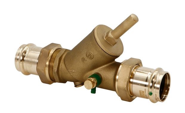 Strangregulierventil aus Rotguss mit Pressanschlüssen für die Sanitärinstallation.