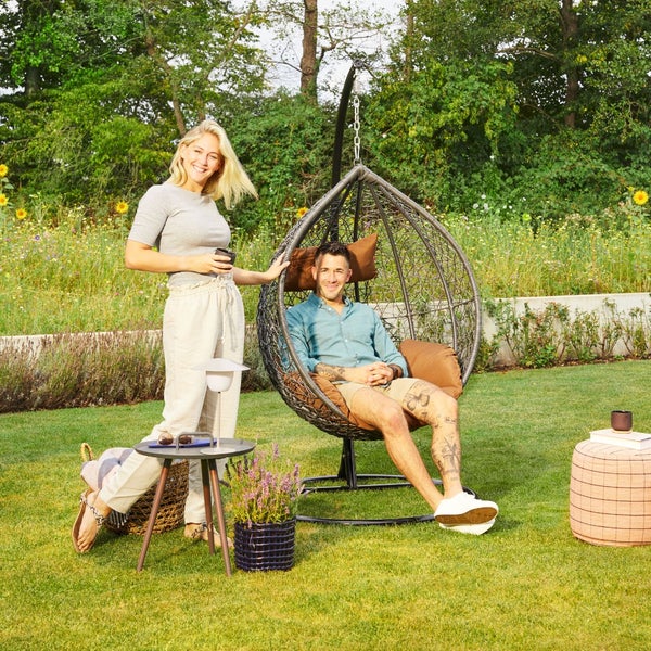 Home Deluxe - Hängesessel CIELO - Grau, Höhe 200 cm - inkl. Regenabdeckung, Gestell, Sitz- und Rückenkissen I Polyrattan Hängestuhl Gartenschaukel Hängekorb